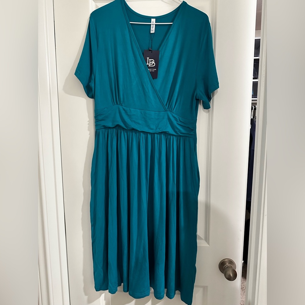 Women’s Summer Short Sleeve V-neck Dress w/ pockets